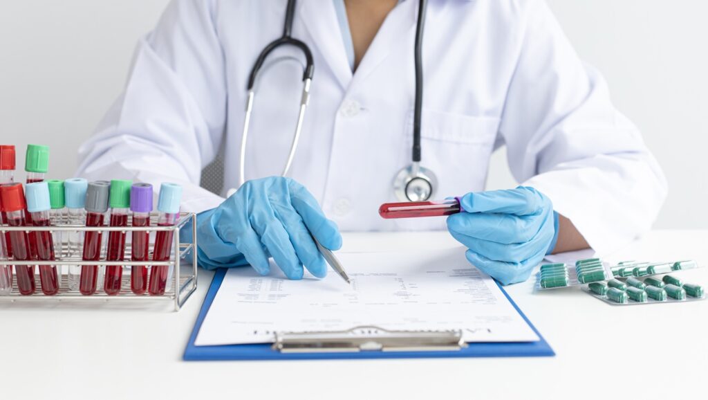 Scientists,Or,Physicians,Analyze,The,Blood,Sample,In,Vitro,To