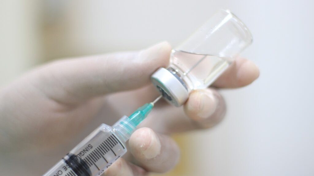 Medical,Hand,Holding,Glove,Hypodermic,Vaccine,Syringe,Hypodermic,Needle,Injection