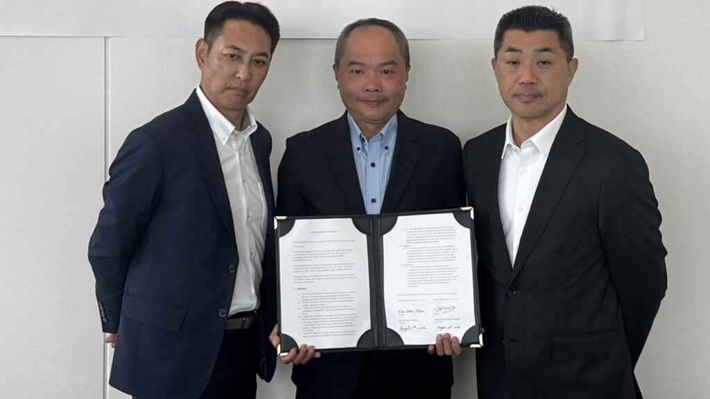 (From left to right) Tanabe Taiwan president Kakinoki Fumio, Energenesis Biomedical chairman Han-Min Chen, and Tanabe Pharma executive officer and Asia and Europe business division head Toshifumi Tada at the signing ceremony. Credit: Energenesis Biomedical / PRNewswire.